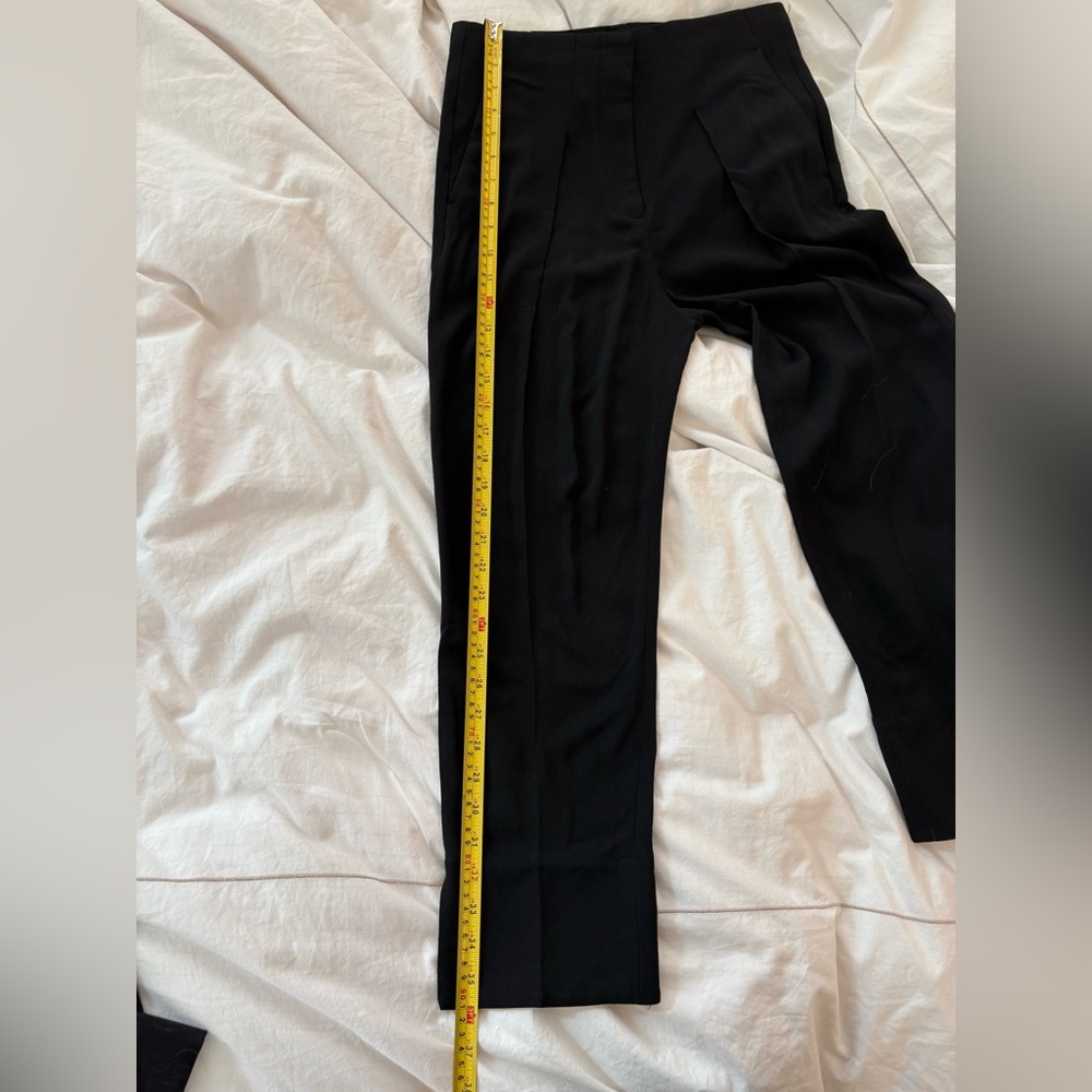 Theory Carrot Pleat pant in Rosina Crepe black 0 (but fits like 2) - Picture 15 of 16